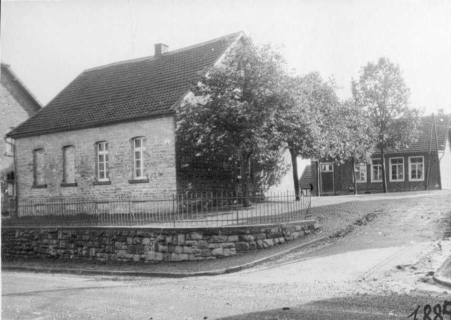 Nr. 1885 Zweiklassige evangelische Volksschule Drabenderhöhe, um 1930